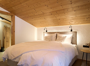 Albuin & Aloisia Schlafzimmer 1.jpg