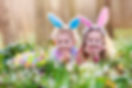 イースターエッグと幸せな子供たち