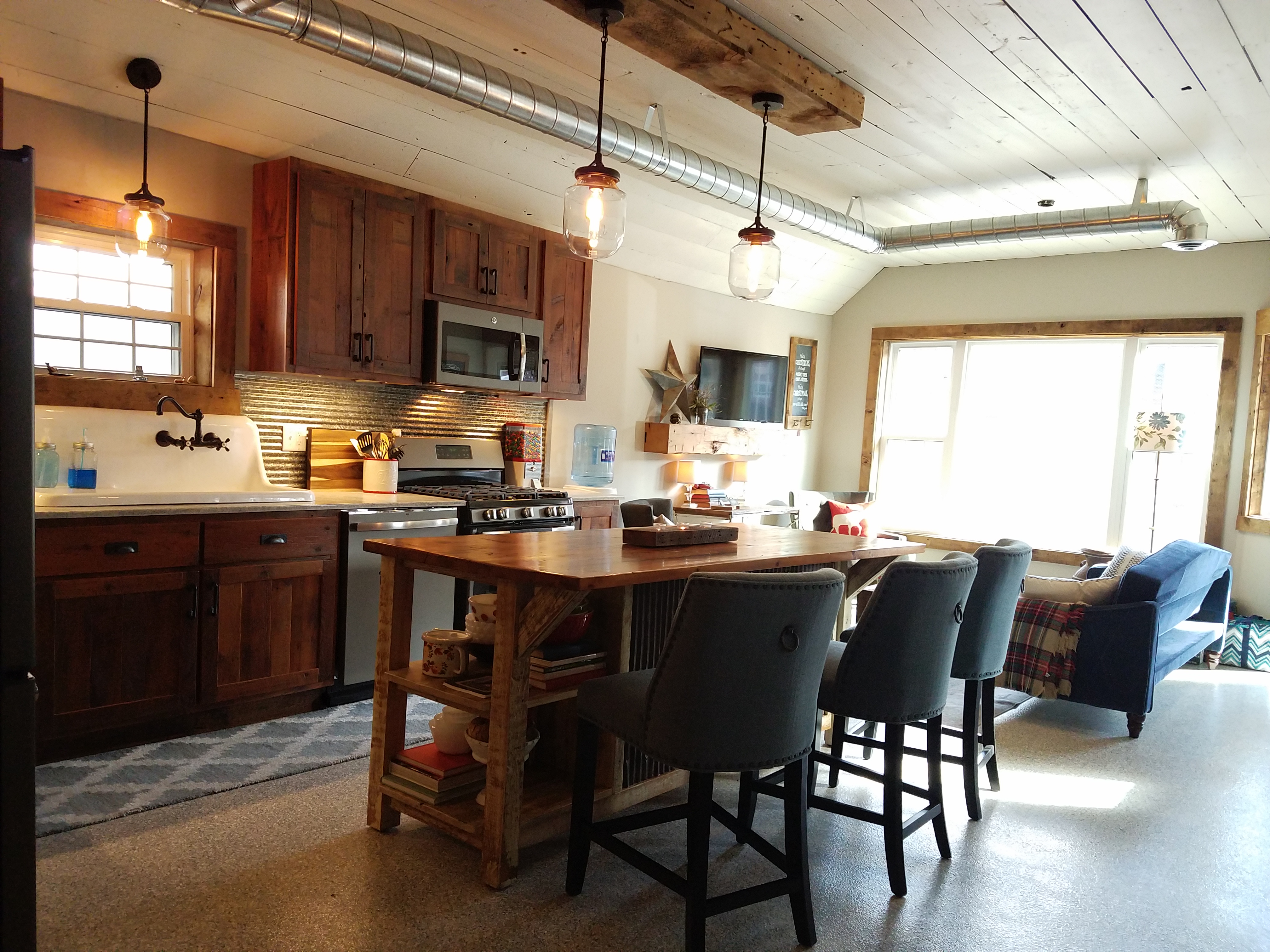 Reclaimed Barn Wood Sales The Barnwood Company Llc United States