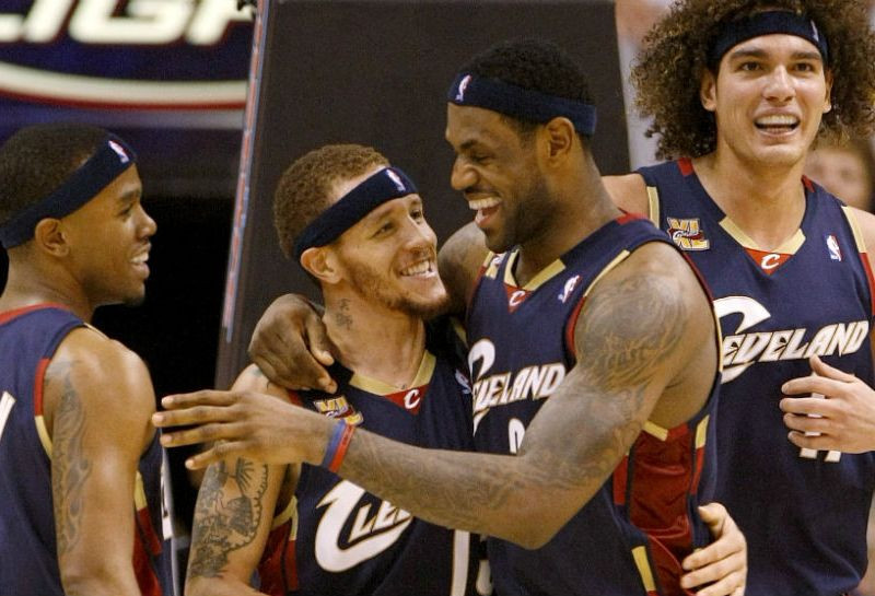delonte_west_lebron_james_NBA_Around_the_Game