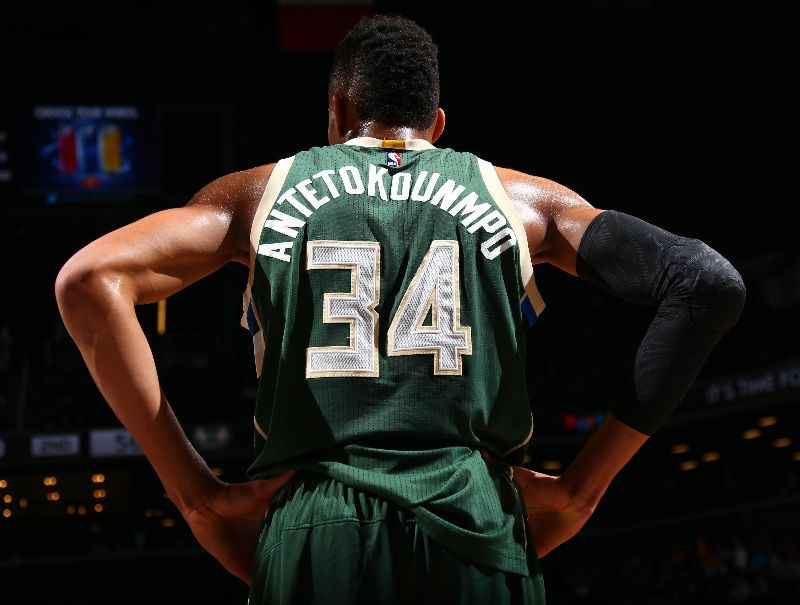 Giannis_Antetokounmpo_34_Around_the_Game