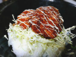 ソースチキンかつ丼