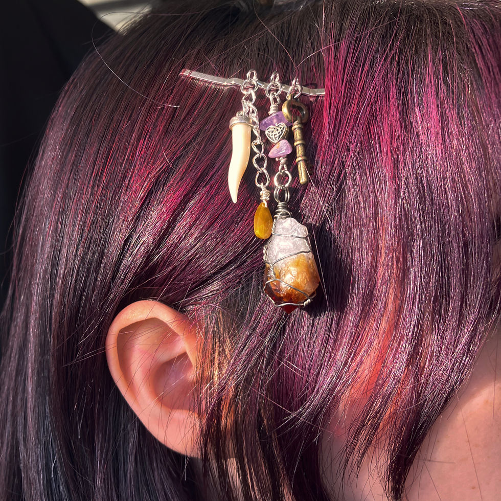 trinkets n crystals hair clip ⋆✴︎˚。⋆ 🗝
