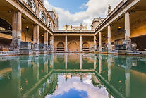 Le grand bassin des bains romains de Bath.JPG