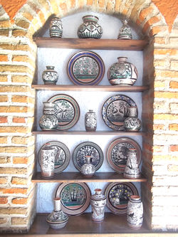 Variedad de Platos y Floreros