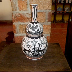 Florero Grande Cuello Largo Petatillo Negro