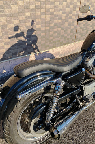 ハーレーダビットソン スポーツスター用シート ストライプデザイン