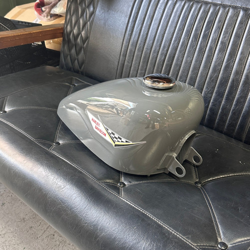 Sportster タンク グレー 即納】ペイント済 スポーツスタータンク 【グレーVチェッカー