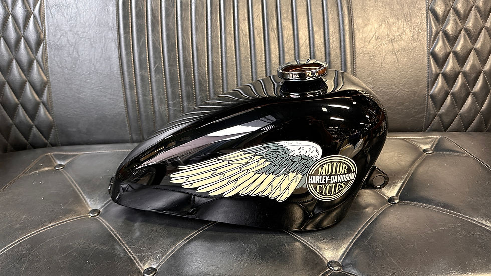 95-03スポーツスター用ガソリンタンク　黒　エグリ加工 95-03スポーツスター用ガソリンタンク 黒 エグリ加工 - メルカリ
