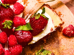 STRAWBERRY SWIRL CHEEECAKE
