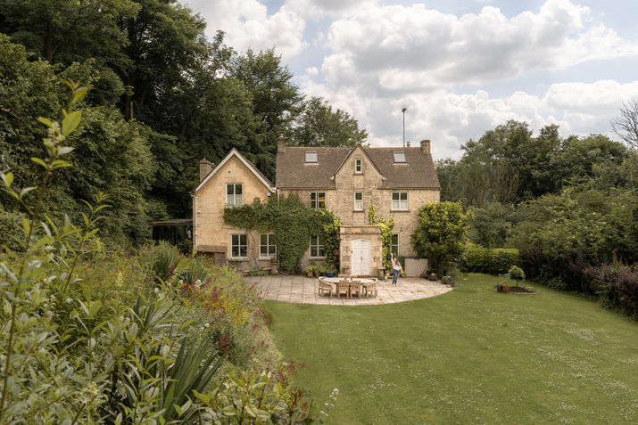 Stately home with formal gardens and mature landscaping photographed in Costwolds by sarah middleton photography