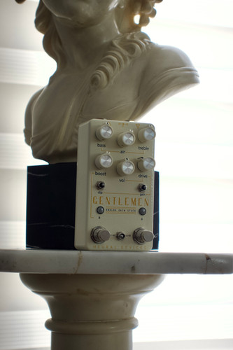 Gentlemen analog gain stack pedal Used美品 Deluxe Gentlemen Analog Gain Stack | NeuralDevices