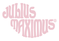 03_2026_Julius Maximus Schriftzug rosa (freigestellt).png