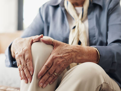 WHEN IS IT TIME TO CONSIDER A HIP OR KNEE REPLACEMENT?