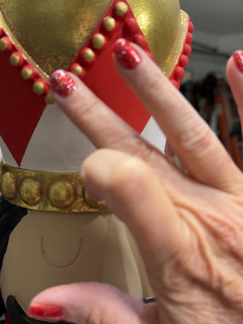 adding gold highlights to crown