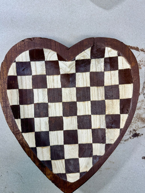 checkered pattern on wooden tray by Traceys Fancy