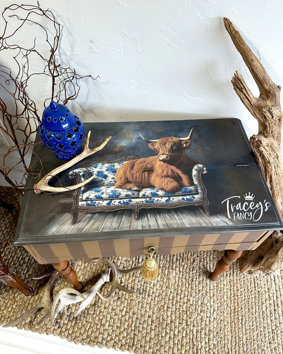 Highland Cow Writing Desk: How to Blend Decoupage Paper by Traceys Fancy