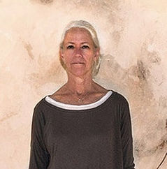 Artist Eileen Blyth in a grey shirt posing for her photo