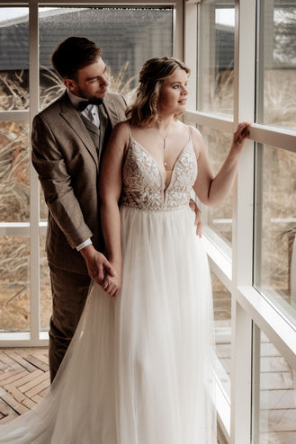 after-wedding-shooting-indoor
