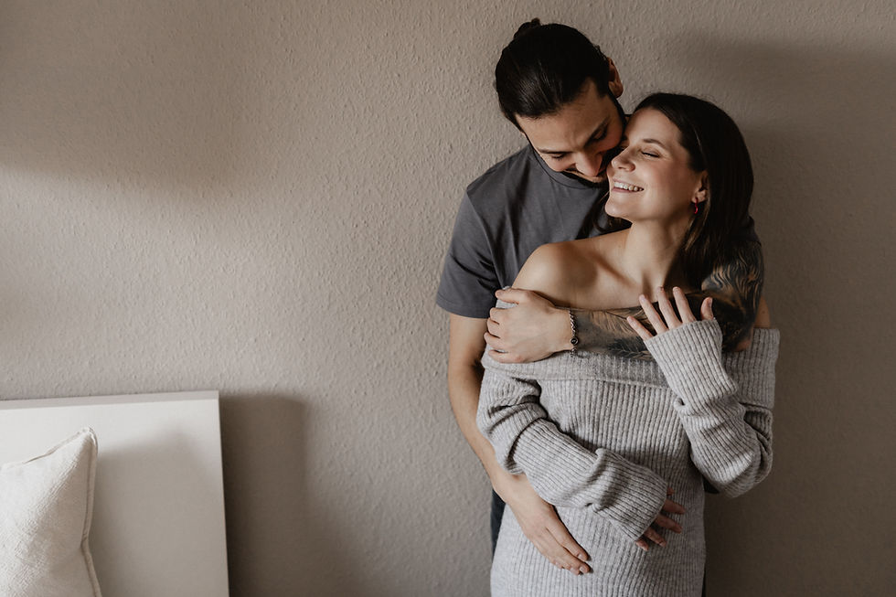 Authentische Homestory - Babybauchfotos indoor