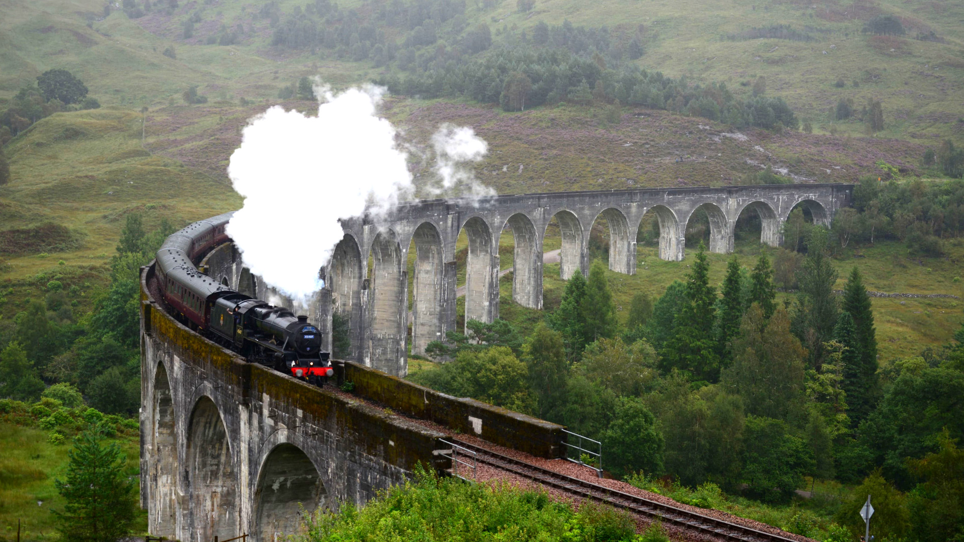 Viadotto di Glenfinnan e dintorni: dove vedere il treno di Harry Potter in Scozia