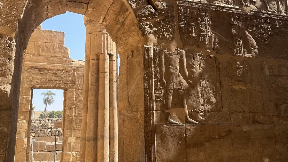 Interno del tempio di Luxor