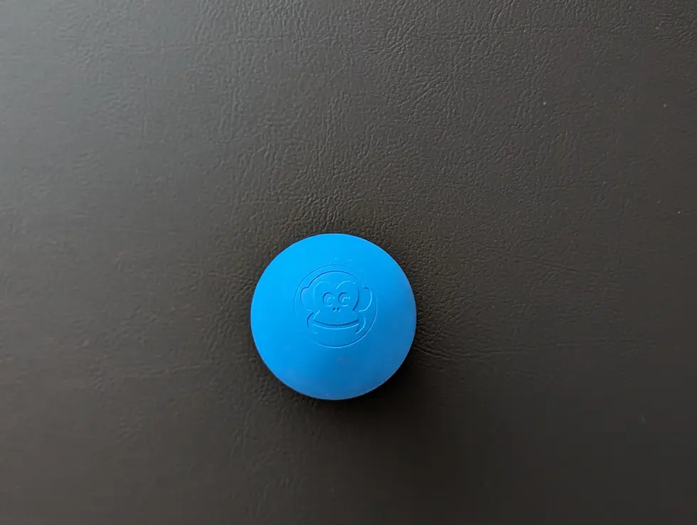 Triggerpunkttherapie St. Gallen_weekly Massagen_Lacrosse Ball zur Selbstbehandlung von Triggerpunkten