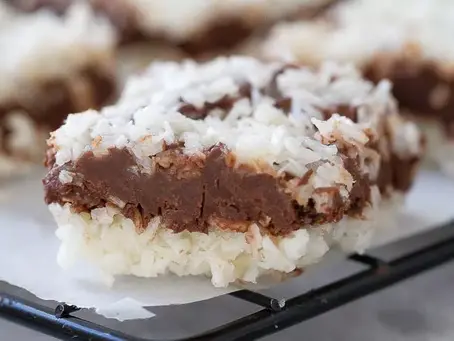 Low Carb No-Bake Chocolate Coconut Bars
