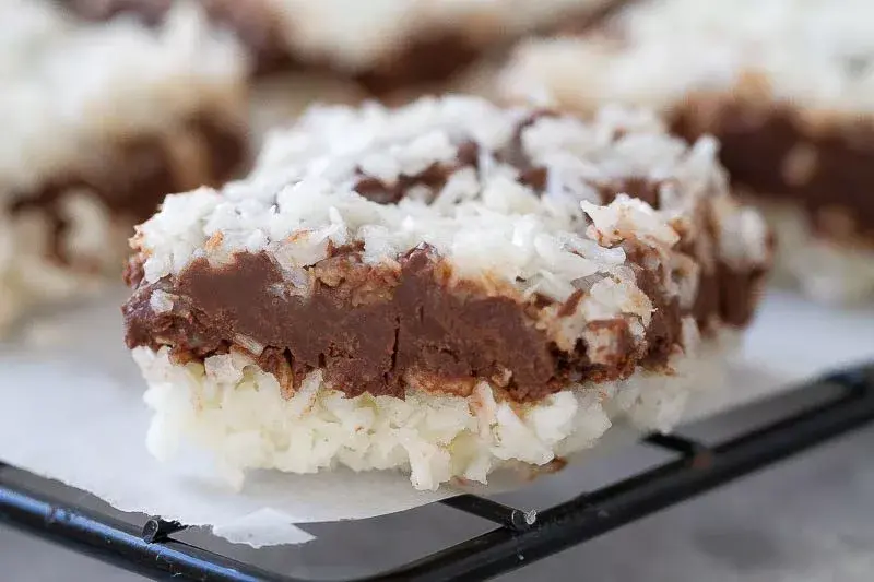 Low Carb No-Bake Chocolate Coconut Bars