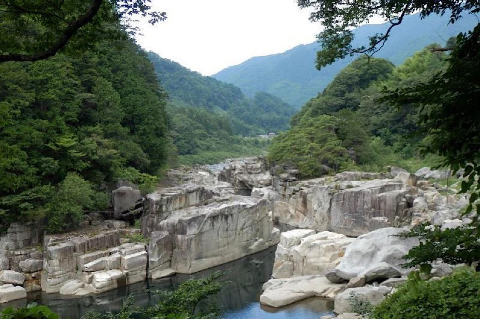 木曽の渓谷.jpg