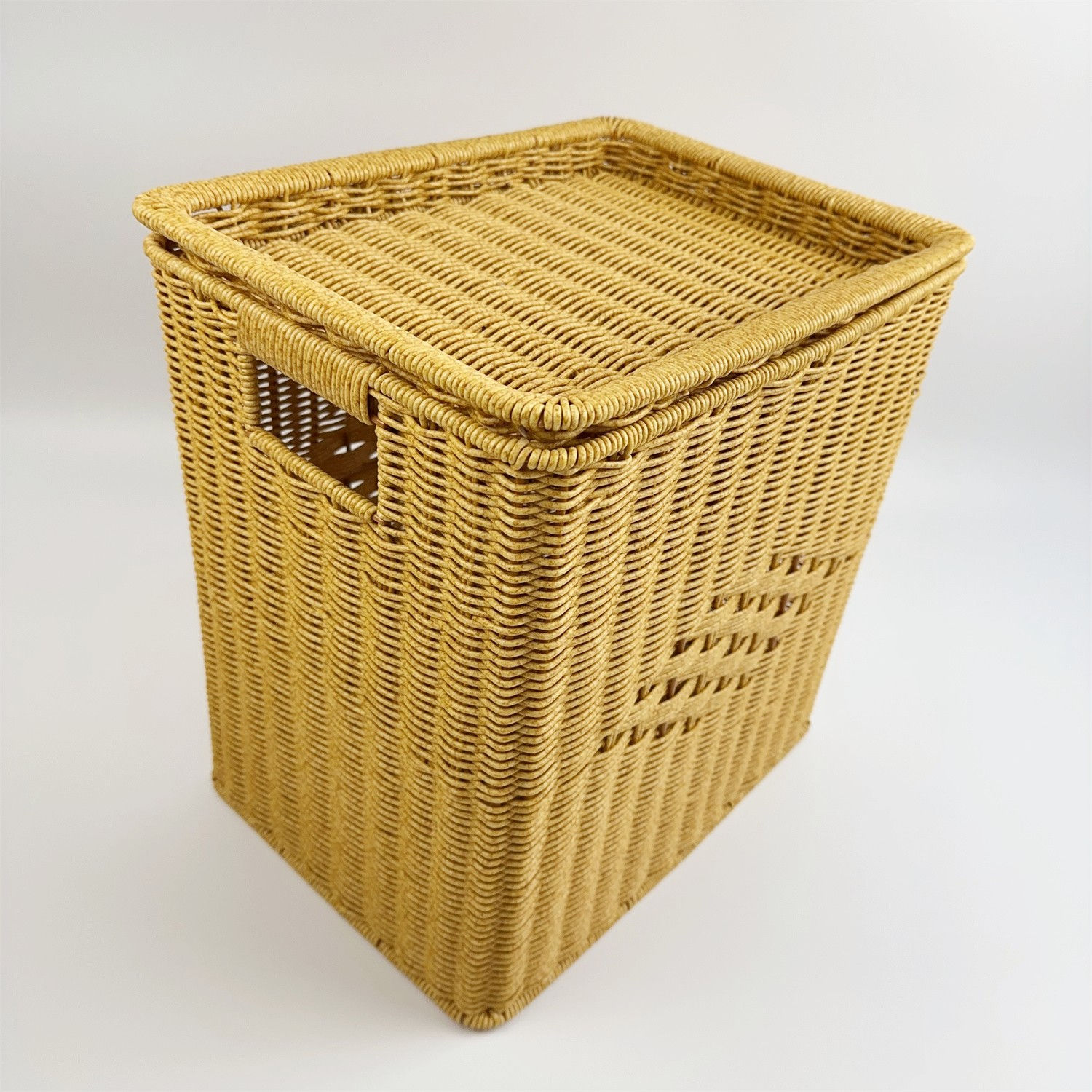 BAS010 - Square Woven Laundry Basket with Lid