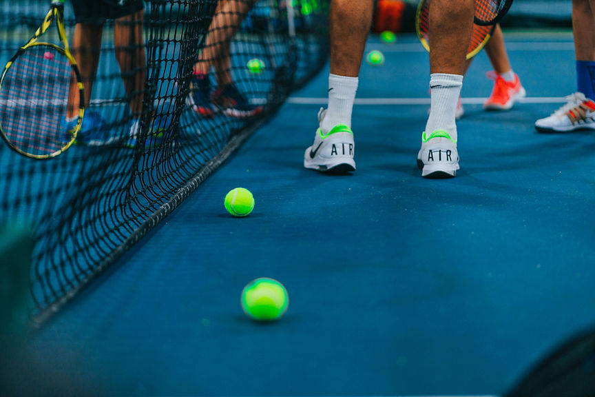 Tennisspieler am Netz