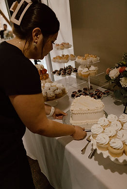 kjeventures wedding planner and coordinator adjusting cake table