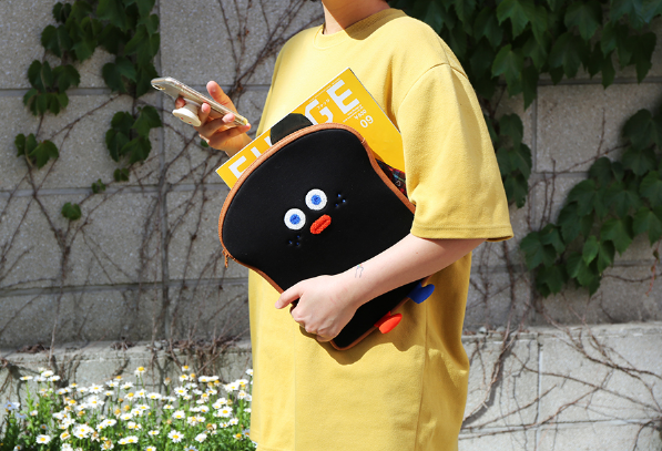Thumbnail: Brunch Brother iPad Pouch 11 inch (Toast / Burnt Toast)
