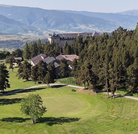 Vue sur les Montagnes depuis le Golf de Font Romeu.jpeg
