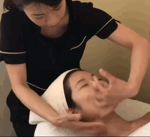 Malaysian beauty salon All-hand massage