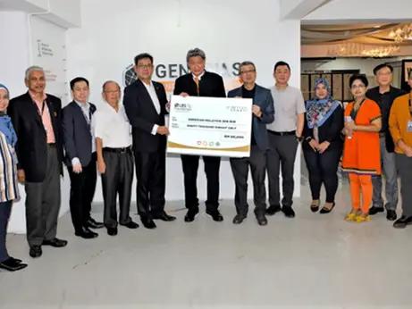 Hardship Scholarship Fund receiving RM80,000 to help underprivileged students