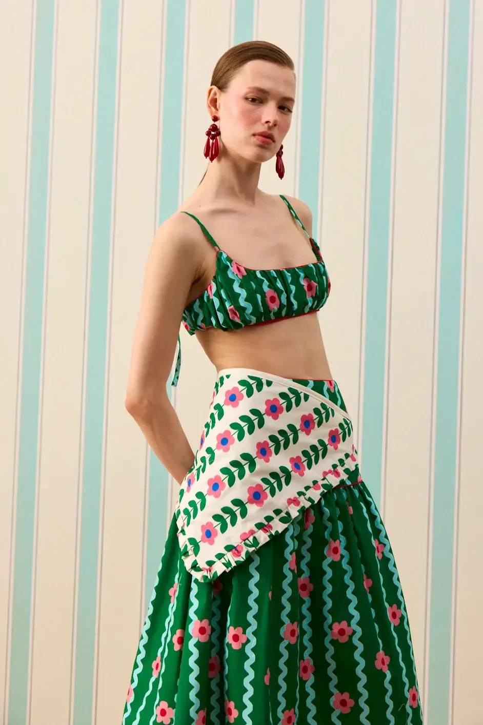 Küçük resim: Positano Drapeli Top - Belle Marguerite Studio