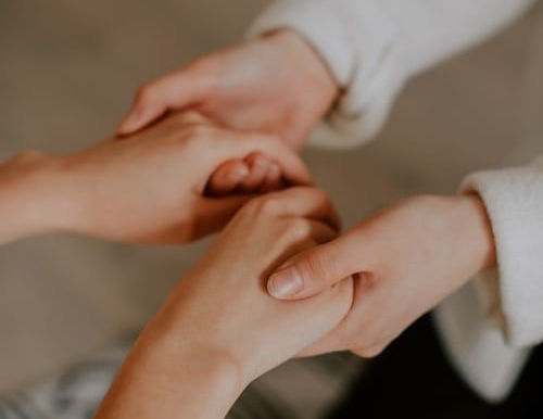 Pedir ajuda é coragem, não fraqueza.