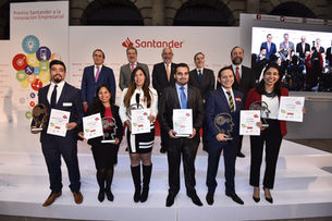 Santander premia a los jóvenes emprendedores del país