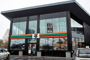 Clientes de Santander podrán disponer de efectivo en tiendas 7-ELEVEN 