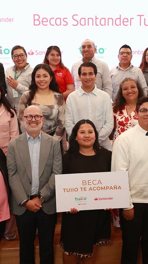 Entrega Santander becas a hijos de clientes de Tuiio; destina 1.8 millones de pesos