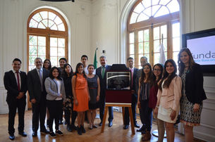 Reconocen a Santander México por su apoyo a la educación