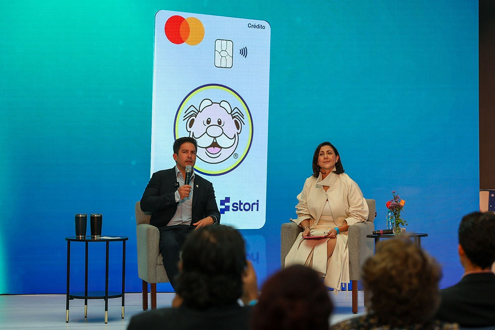 Víctor González Herrera, Presidente Ejecutivo de Farmacias Similares y Marlene Garayzar, cofundadora y Chief Governance Officer de Stori. Foto: cortesía.