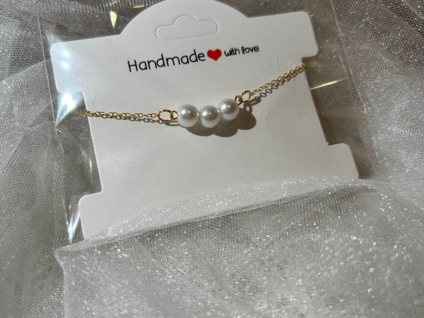 Hand made Bracelet fin doré avec perles blanches