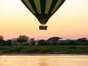 Safari en montgolfière dans le parc national du Serengeti, en Tanzanie