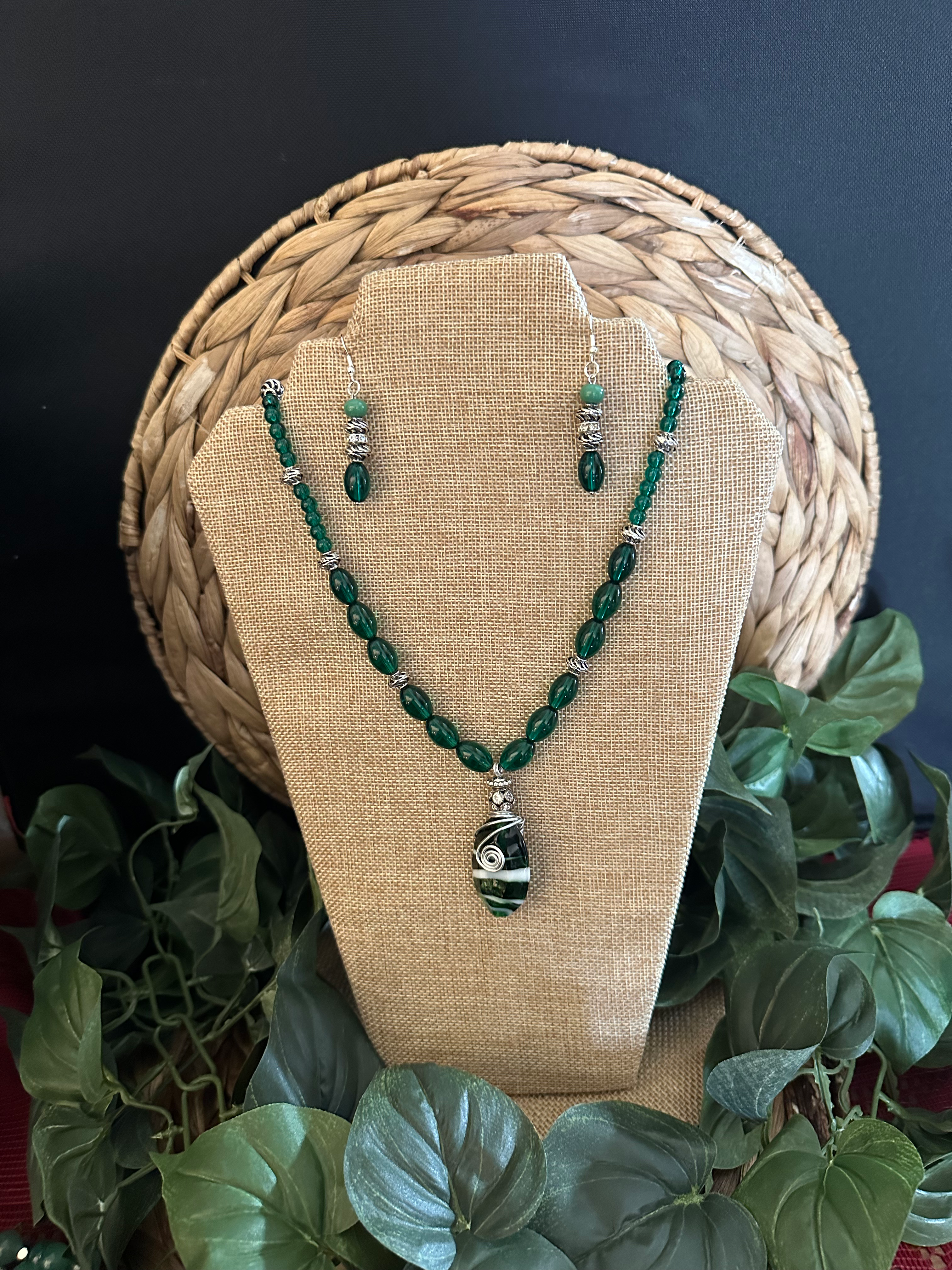 Green/ White Glass Necklace Set