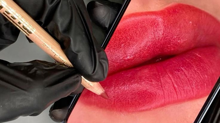 lip blush banner.png
