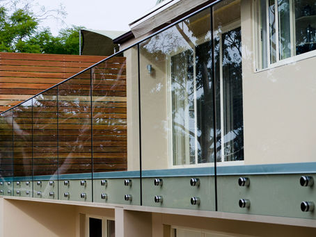 Why Do People Prefer Glass Pool Fencing Over Others?