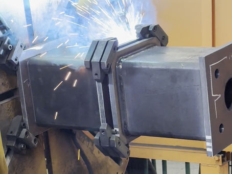 連結コアロボ溶接中